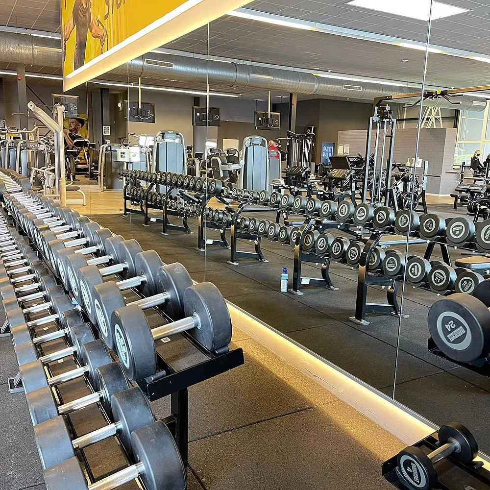 Referenzen Glasermeister Mielck - Spiegel Fitnessstudio