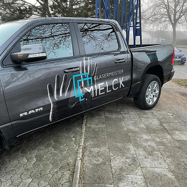 Firmenauto Glasermeister Mielck seitliche Ansicht